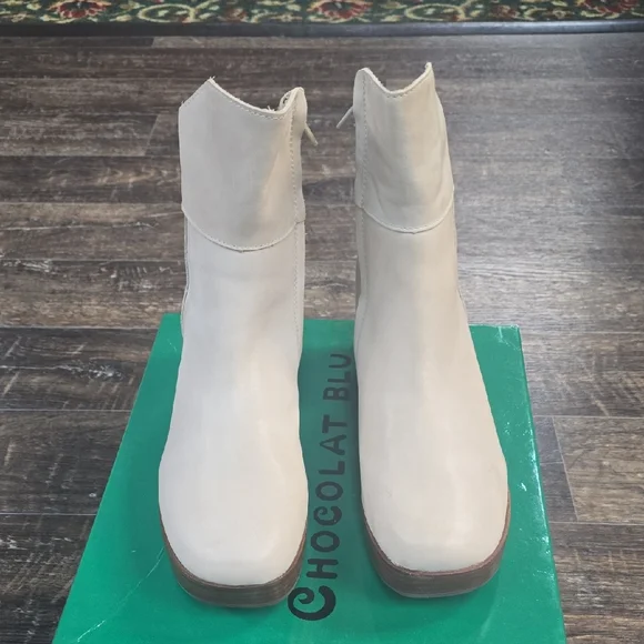 Chocolat Blu Women's White Ankle Booties - Picture 1 of 5